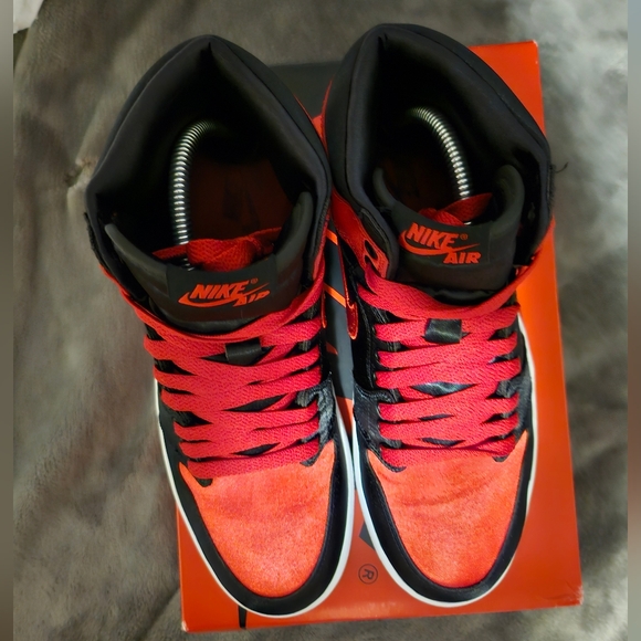 JORDAN 1 RETRO HIGH OG SATIN BRED (WOMEN'S) - Picture 3 of 6